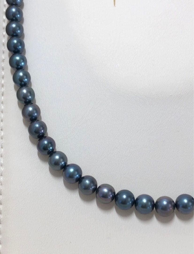 Akoya pearl necklace with blue-black semi-round pearls 7.0-7.5mm on silver clasp with Jewelry Maki stamp
