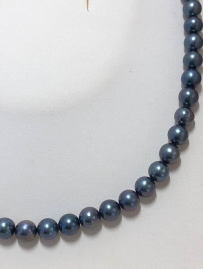 Akoya pearl necklace with blue-black semi-round pearls 7.0-7.5mm on silver clasp with Jewelry Maki stamp