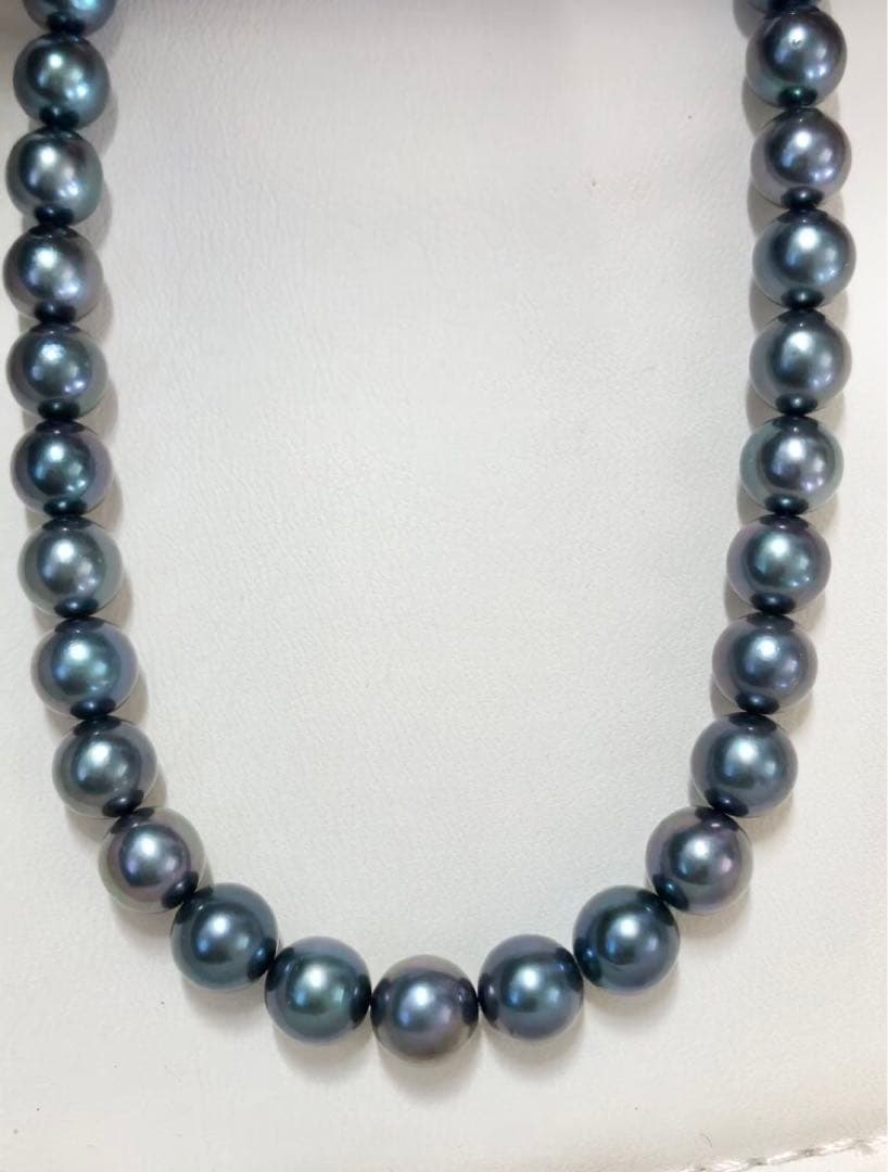 Akoya pearl necklace with blue-black semi-round pearls 7.0-7.5mm on silver clasp with Jewelry Maki stamp