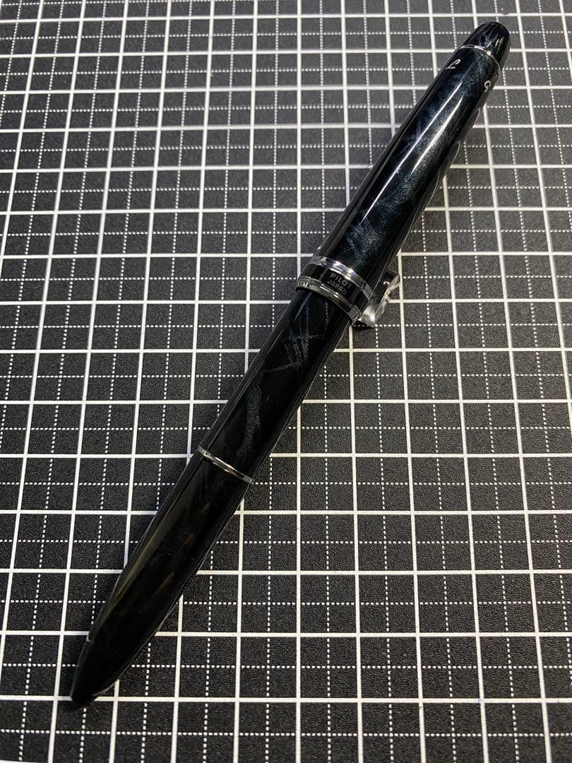PILOT EXECUT 4C multi-function pen in black and gray with four ballpoint ink colors
