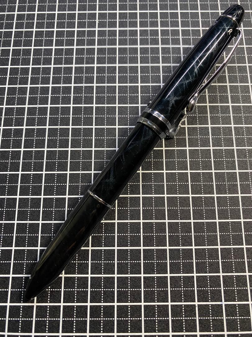 PILOT EXECUT 4C multi-function pen in black and gray with four ballpoint ink colors