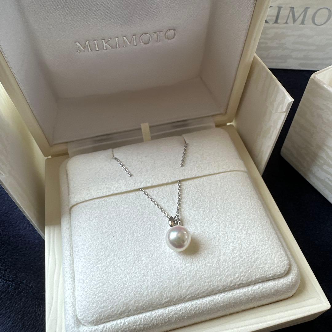 Mikimoto pearl pendant necklace with 7.5mm pearl set in 18K white gold chain