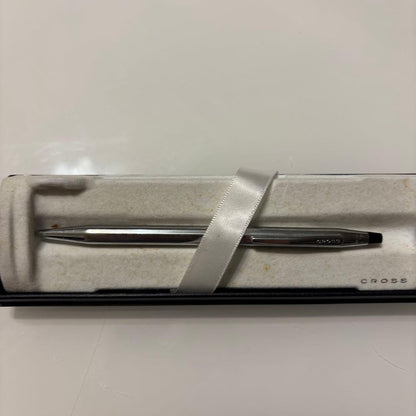 Kuro Cross ballpoint pen with metal body and gel ink in a single color design