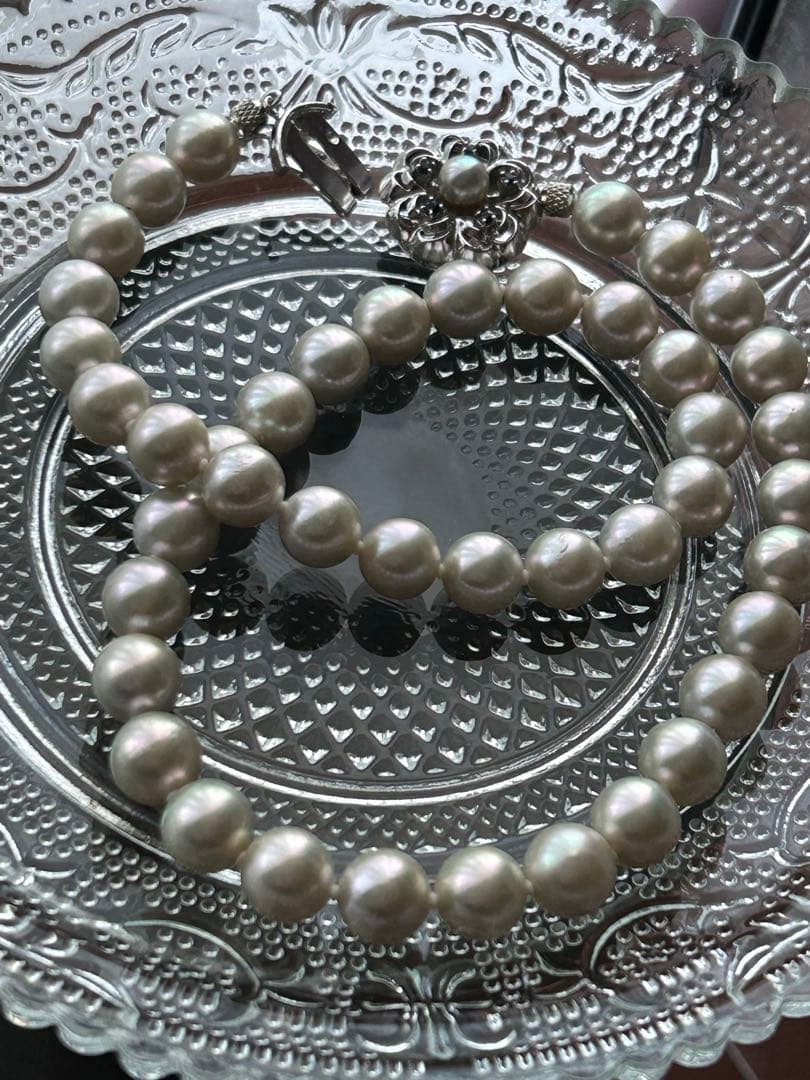 Akoya pearl necklace with 8mm blue-gray beads, silicone cushions, and silver clasp with five blue stones