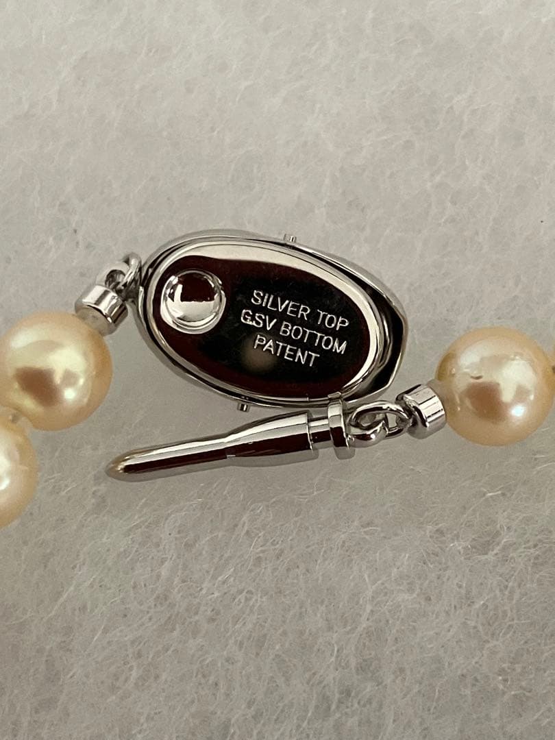 Akoya pearl necklace with 6.5-6.8mm pearls measuring 43.5 cm length on white background