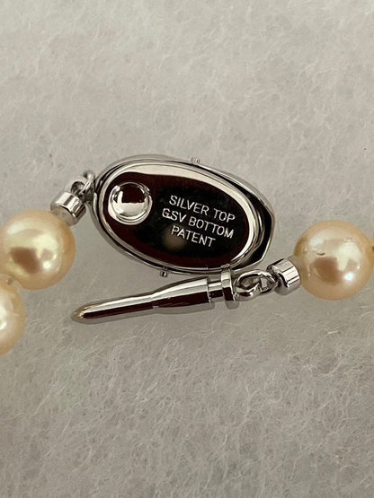 Akoya pearl necklace with 6.5-6.8mm pearls measuring 43.5 cm length on white background