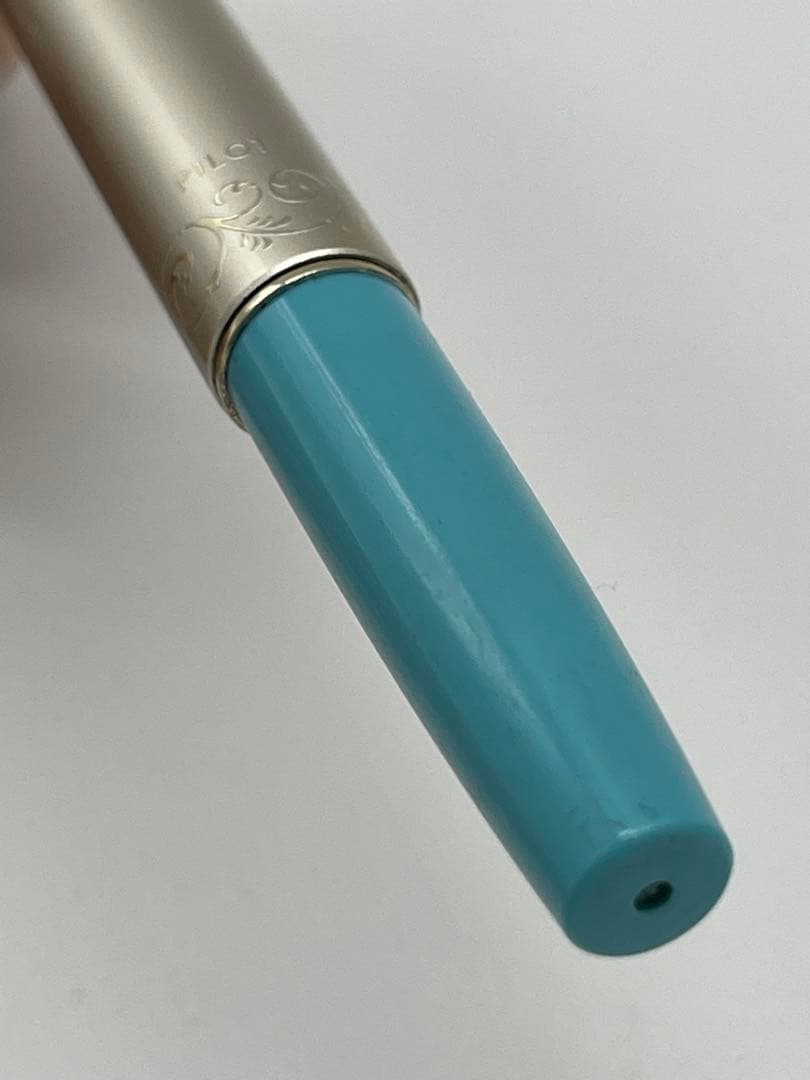 Pilot fountain pen with 14K gold-plated fine nib in turquoise blue and silver etching design