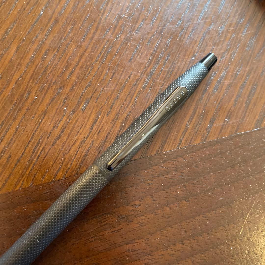 CROSS No.142 ballpoint pen with black oil-based ink and sleek design