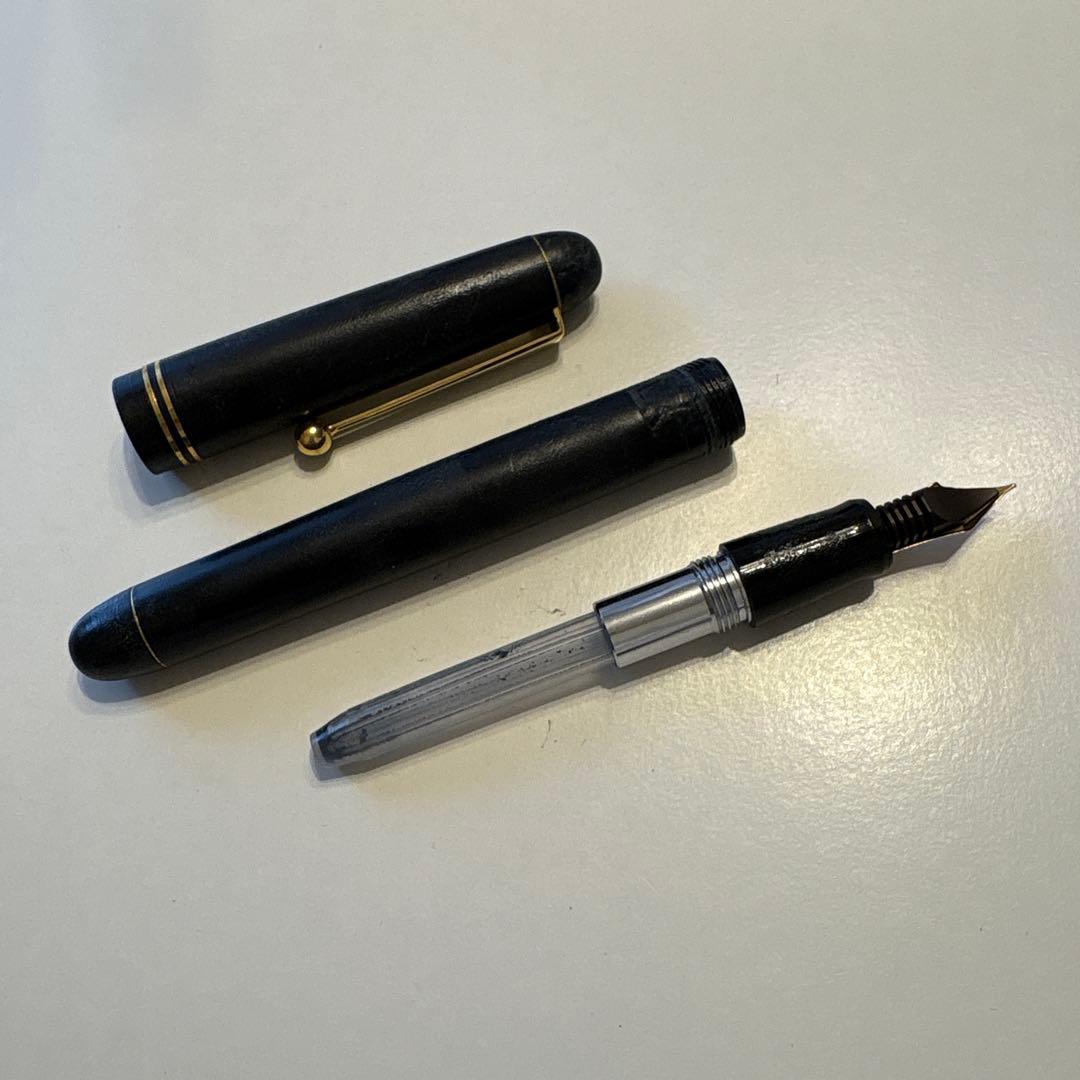 PILOT 14K-585 F vintage fountain pen with gold nib showing retro design and signs of aging
