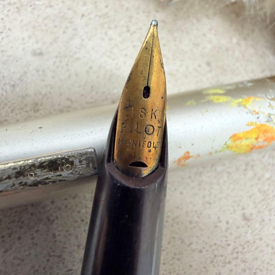 Pilot P25 fountain pen featuring a 20 million yen K18 750 18K gold nib