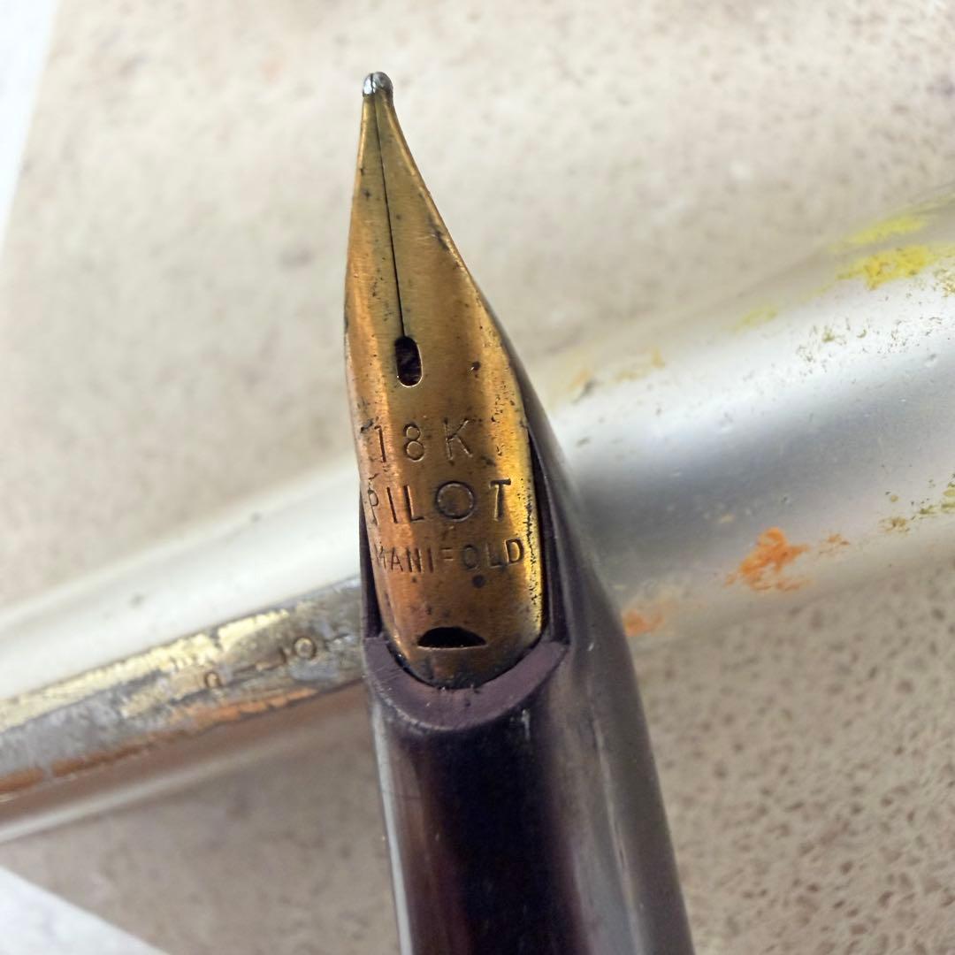 Pilot P25 fountain pen featuring a 20 million yen K18 750 18K gold nib