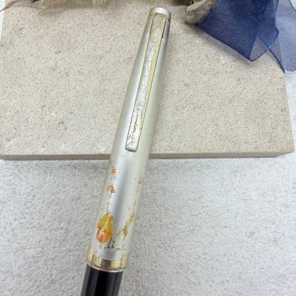 Pilot P25 fountain pen featuring a 20 million yen K18 750 18K gold nib