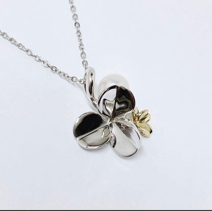 Mikimoto silver necklace with a 6.9mm pearl and four-leaf clover pendant on a 44.5cm chain