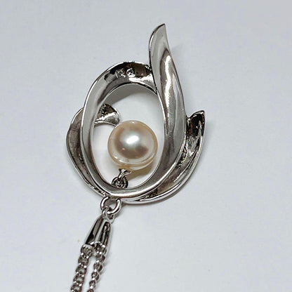 MIKIMOTO pearl necklace pendant with 6.1mm pearl on a 43cm silver chain