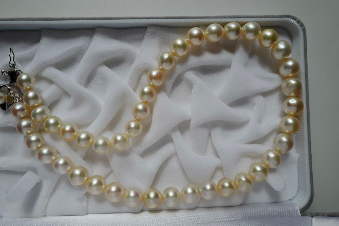 Akoya pearl genuine pearl necklace with deformed large beads 10.8-8.5mm in ivory pink and green hues, 43.3cm silver fittings