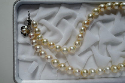 Akoya pearl genuine pearl necklace with deformed large beads 10.8-8.5mm in ivory pink and green hues, 43.3cm silver fittings