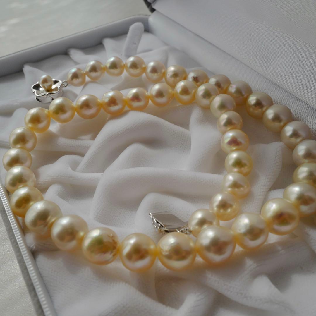 Akoya pearl genuine pearl necklace with deformed large beads 10.8-8.5mm in ivory pink and green hues, 43.3cm silver fittings