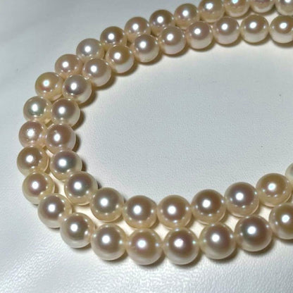 Akoya pearl necklace with 6.5-7.0mm round white pearls on a 42.5cm silver chain stamped SILVER