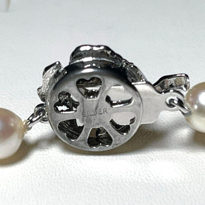 Akoya pearl necklace with 6.5-7.0mm round white pearls on a 42.5cm silver chain stamped SILVER