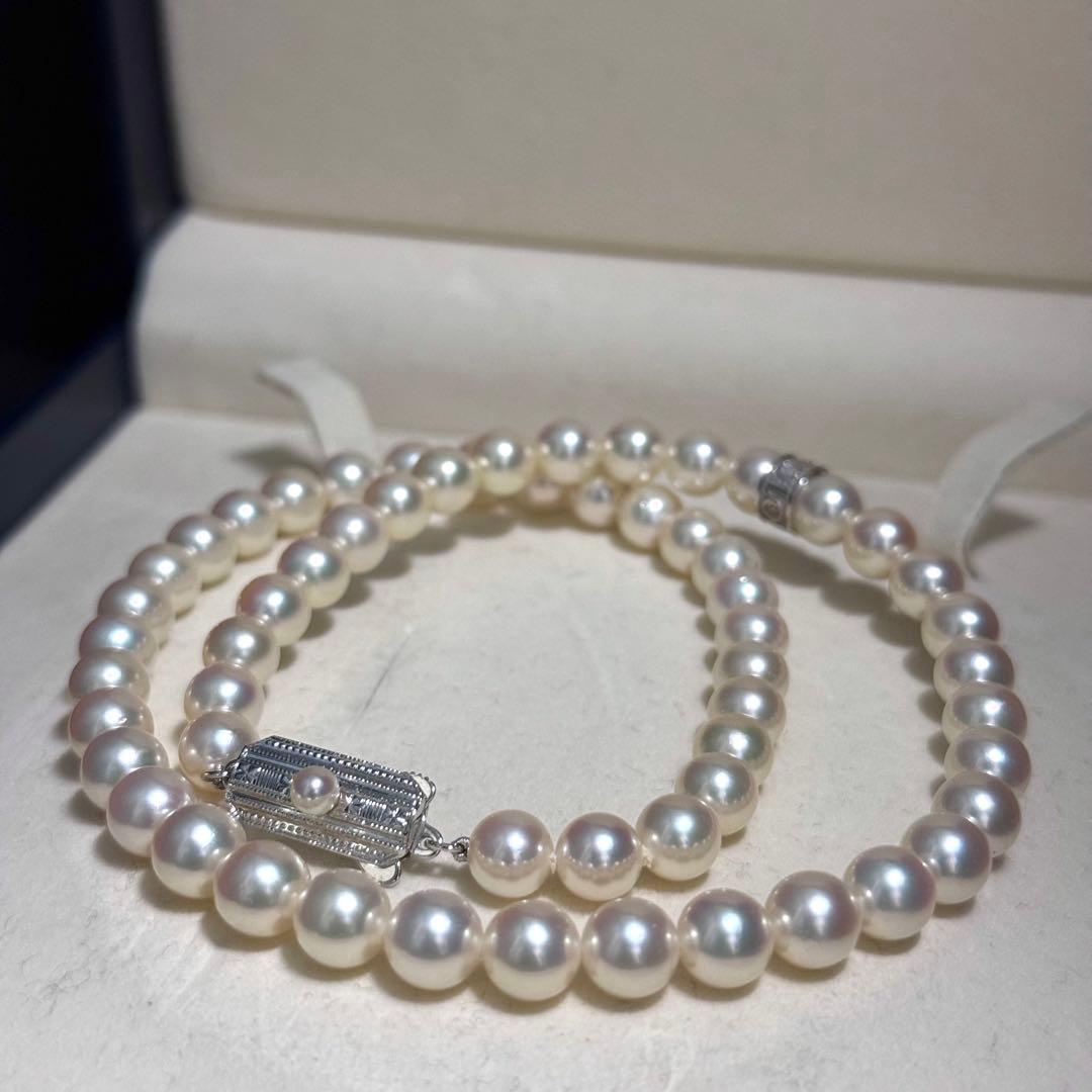 Mikimoto Akoya pearl necklace with 7.0-7.5mm pearls and silver clasp on a white background