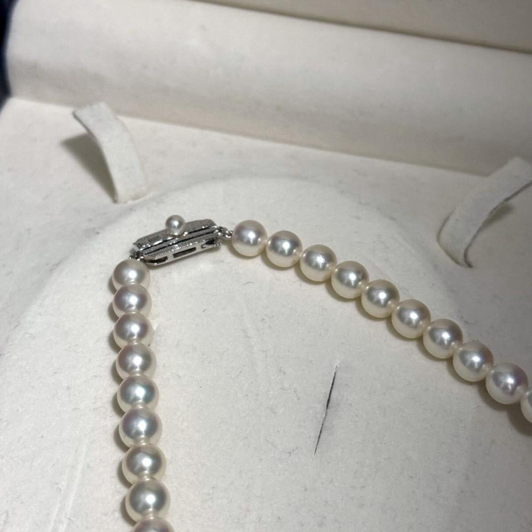 Mikimoto Akoya pearl necklace with 7.0-7.5mm pearls and silver clasp on a white background