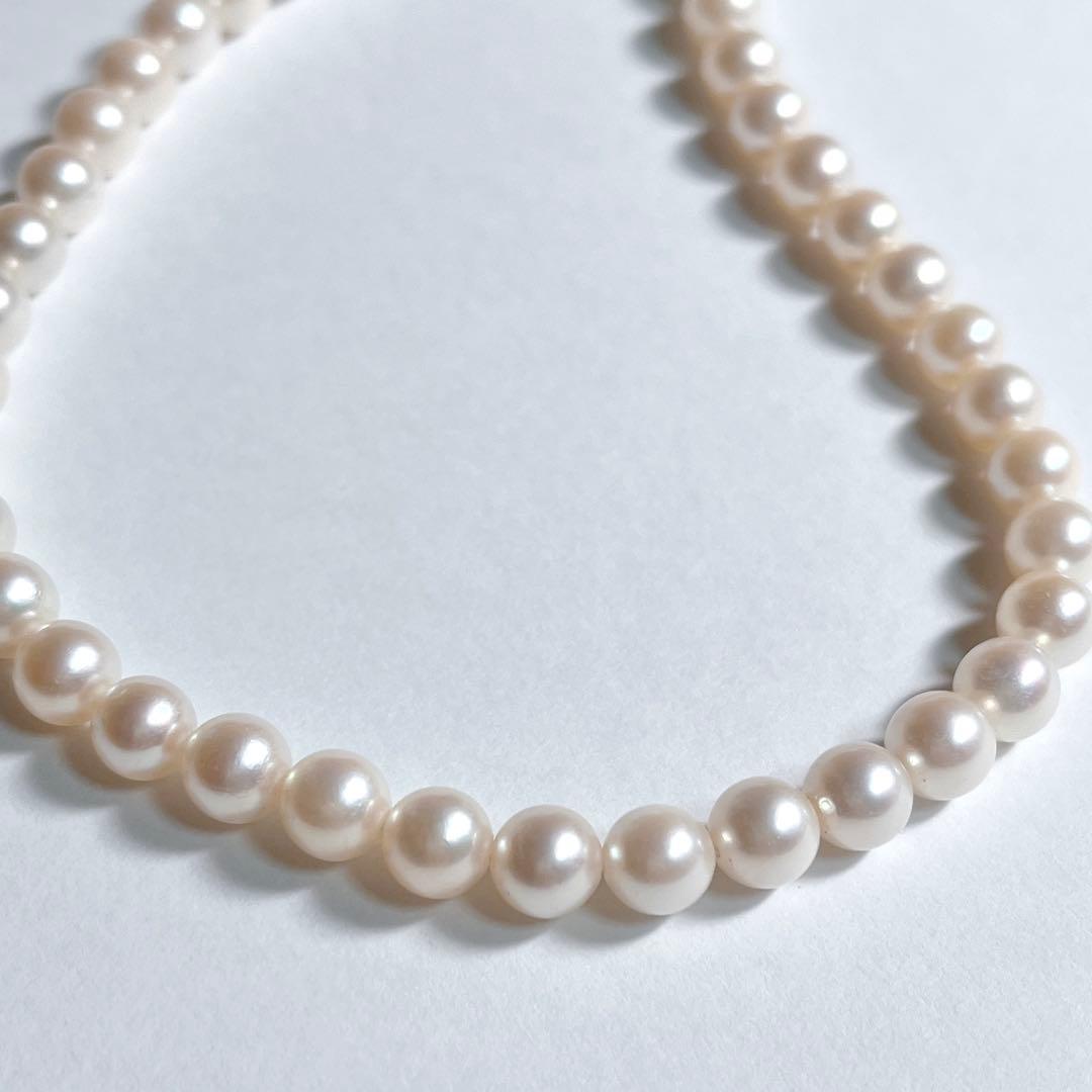 Close-up of 40cm Akoya pearl necklace with 6mm to 6.5mm pearls and silver engraved clasp on white background