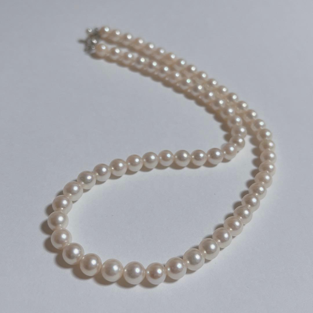 Close-up of 40cm Akoya pearl necklace with 6mm to 6.5mm pearls and silver engraved clasp on white background