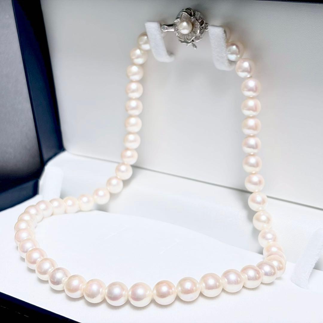 Honka Pearl Akoya necklace with 8.0-8.5mm white pearls and silver clasp on a white background