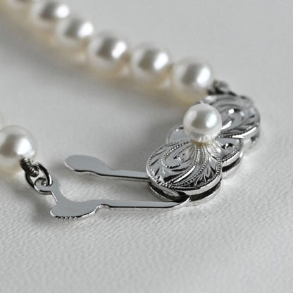 Aurora Hanadama Mikimoto Akoya pearl necklace with round pearls 7.5-5.0 mm and silver clasp on 40 cm string