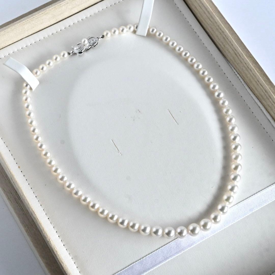 Aurora Hanadama Mikimoto Akoya pearl necklace with round pearls 7.5-5.0 mm and silver clasp on 40 cm string
