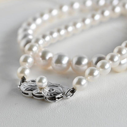 Aurora Hanadama Mikimoto Akoya pearl necklace with round pearls 7.5-5.0 mm and silver clasp on 40 cm string