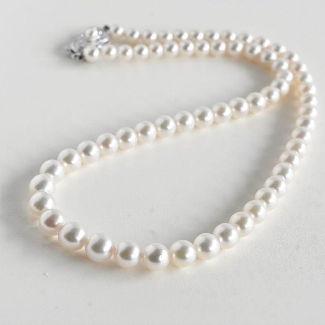 Aurora Hanadama Mikimoto Akoya pearl necklace with round pearls 7.5-5.0 mm and silver clasp on 40 cm string