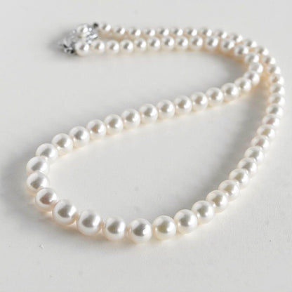 Aurora Hanadama Mikimoto Akoya pearl necklace with round pearls 7.5-5.0 mm and silver clasp on 40 cm string