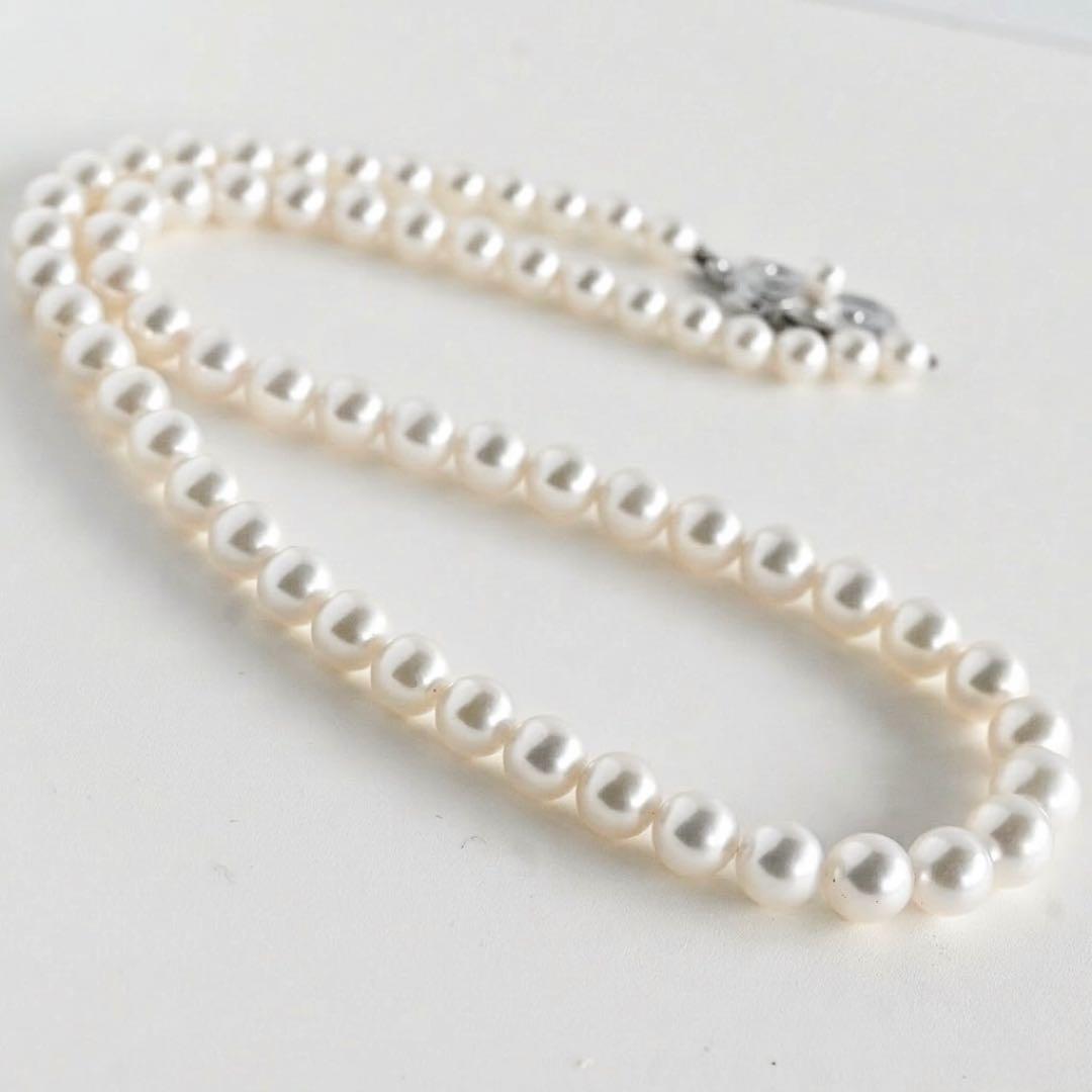 Aurora Hanadama Mikimoto Akoya pearl necklace with round pearls 7.5-5.0 mm and silver clasp on 40 cm string