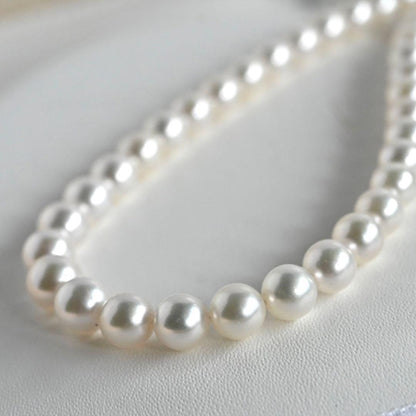 Aurora Hanadama Mikimoto Akoya pearl necklace with round pearls 7.5-5.0 mm and silver clasp on 40 cm string