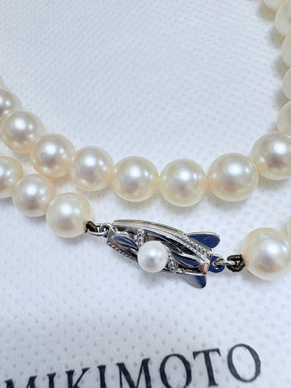Mikimoto Akoya pearl necklace with 7.5mm pearls and 14K white gold WGK14 clasp, 55.5cm length