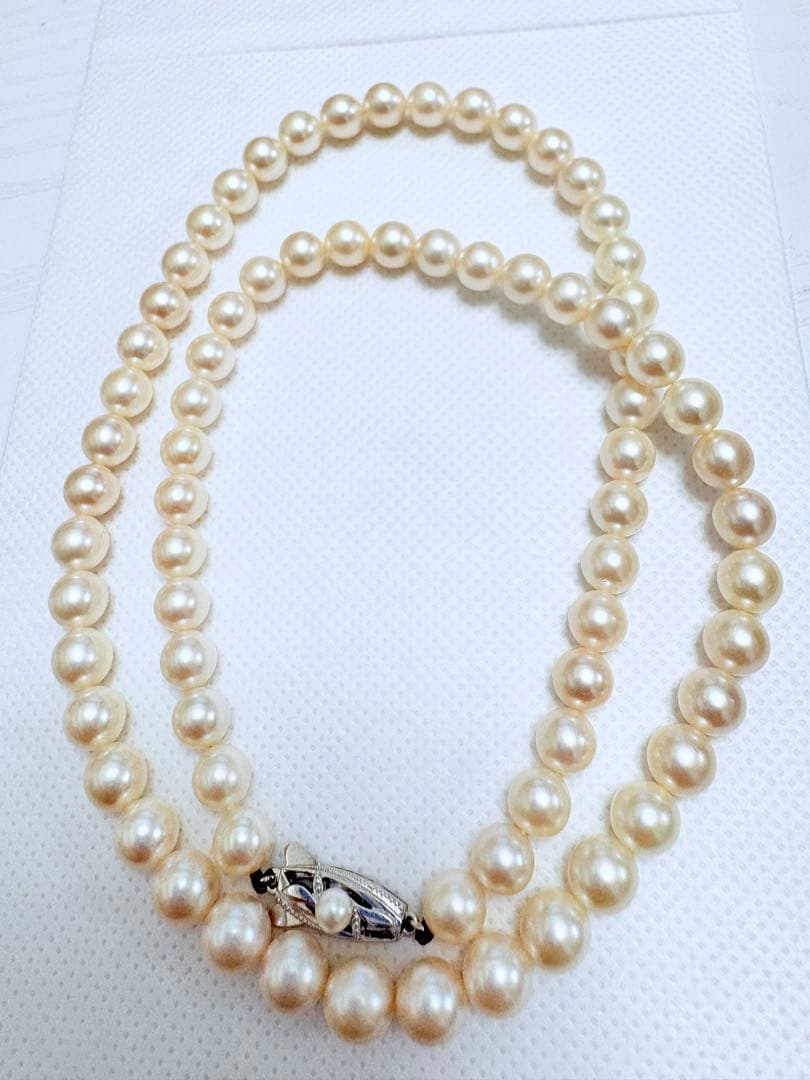 Mikimoto Akoya pearl necklace with 7.5mm pearls and 14K white gold WGK14 clasp, 55.5cm length
