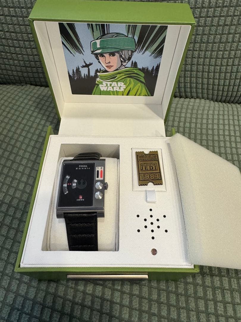 FOSSIL Star Wars Endor Leia Digital Men's Watch — Japanese