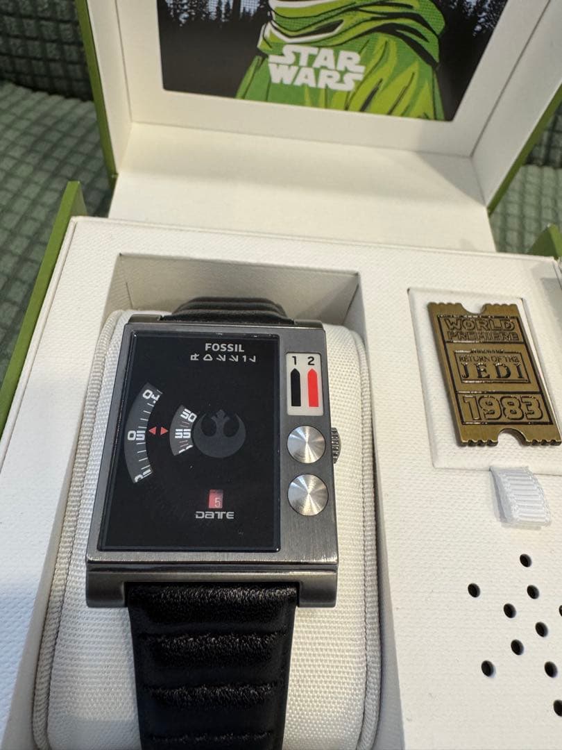 FOSSIL Star Wars Endor Leia Digital Men's Watch — Japanese