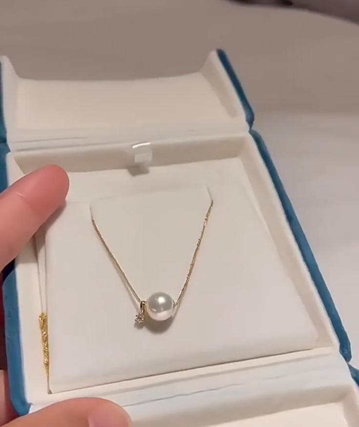 Law K18YG Akoya pearl necklace pendant with diamond and 45cm Chopin chain, pearl size 8-9mm