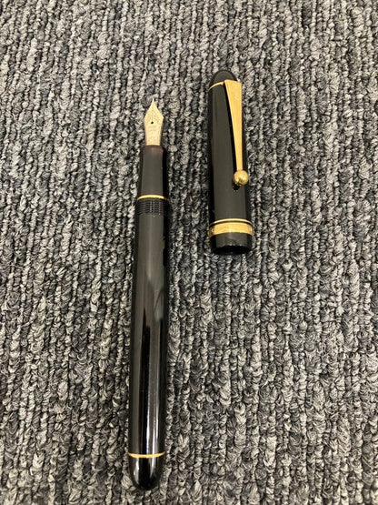 Pilot black fountain pen with 14K-585 fine nib and gold trim