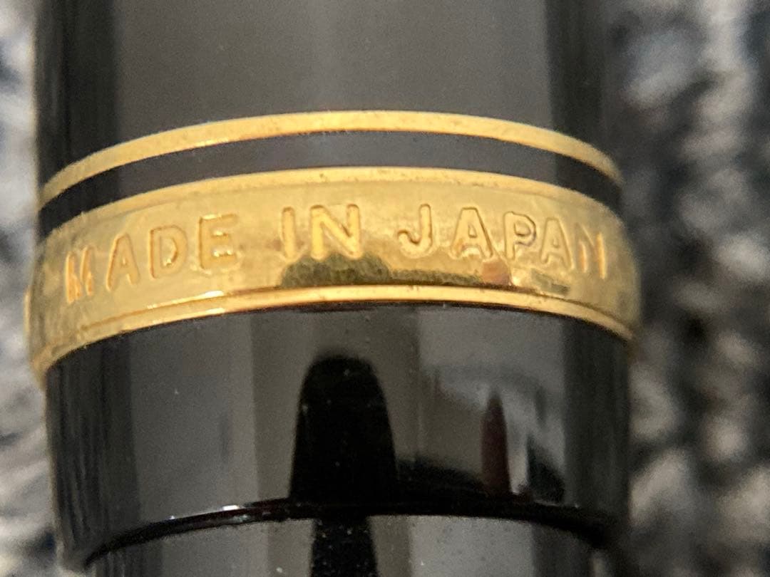 Pilot black fountain pen with 14K-585 fine nib and gold trim