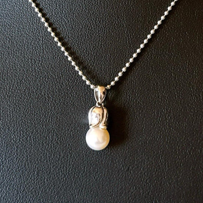 TASAKI pearl necklace featuring 7.4mm diameter pearls on a 42cm chain