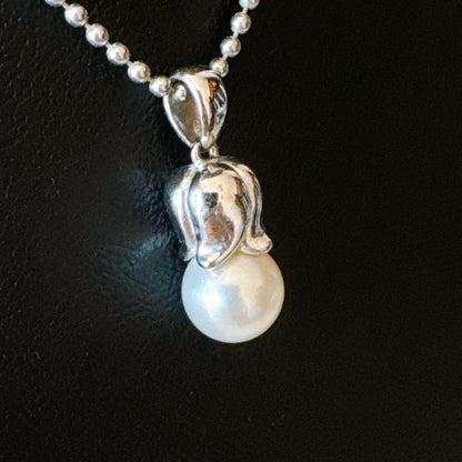TASAKI pearl necklace featuring 7.4mm diameter pearls on a 42cm chain