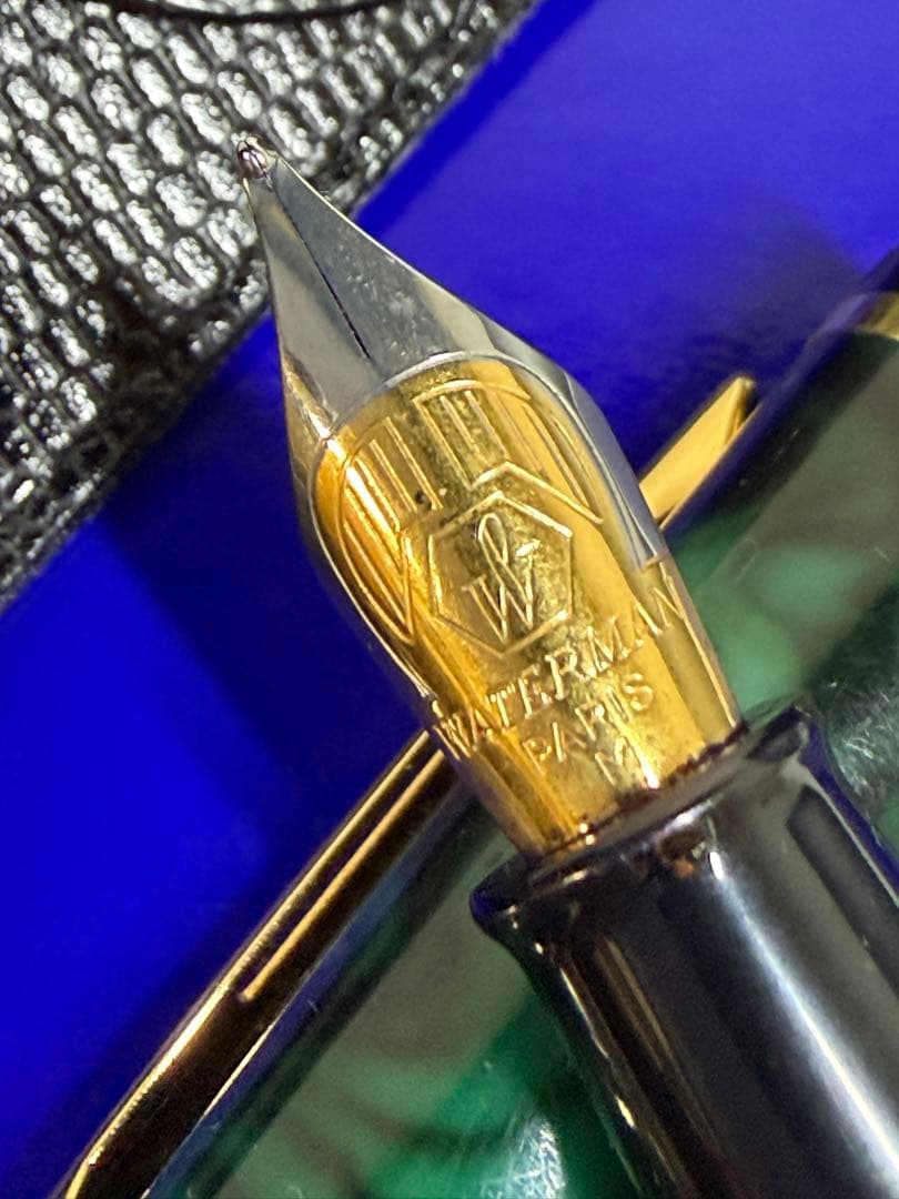 Waterman Phileas fountain pen in green marble with medium stainless steel nib and gold and silver bicolor finish