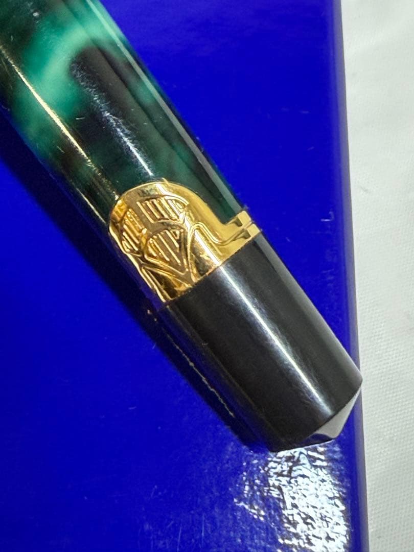 Waterman Phileas fountain pen in green marble with medium stainless steel nib and gold and silver bicolor finish