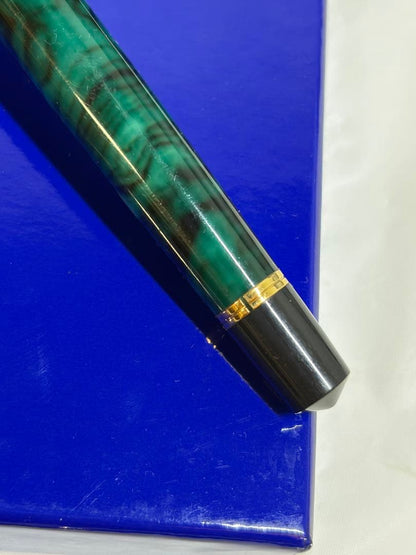 Waterman Phileas fountain pen in green marble with medium stainless steel nib and gold and silver bicolor finish