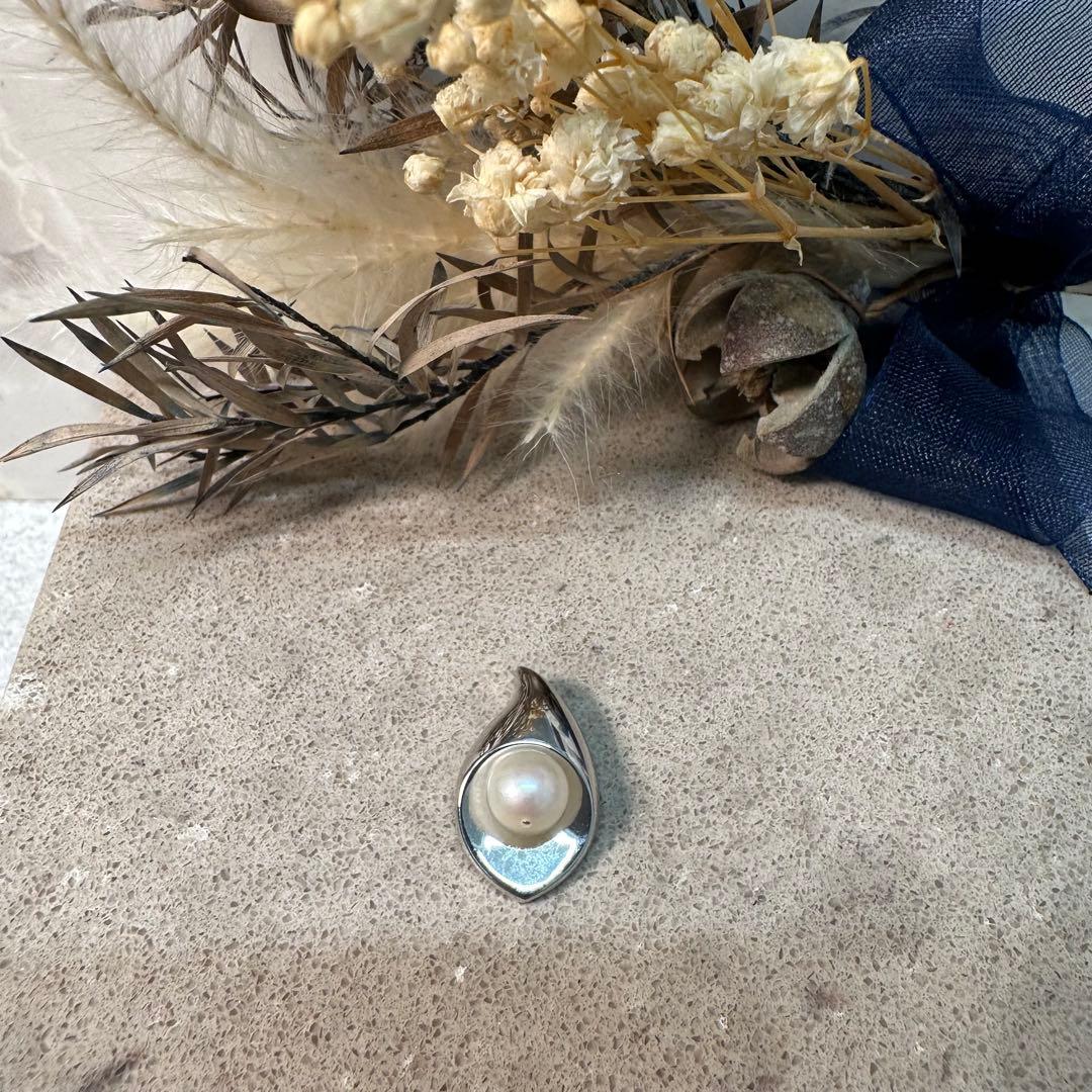 Silver 18.223 pendant top featuring a 6.5mm white pearl decoration