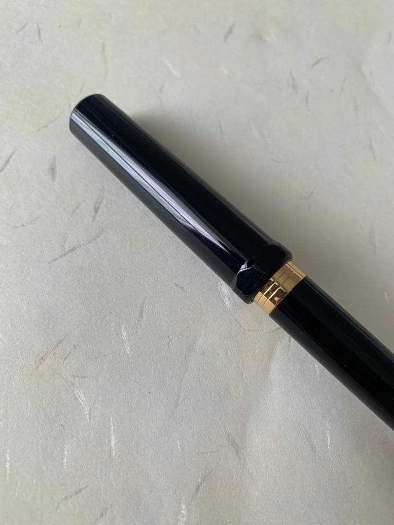 Discontinued Pilot DP-500 black fountain pen with fine 14K nib in unused condition
