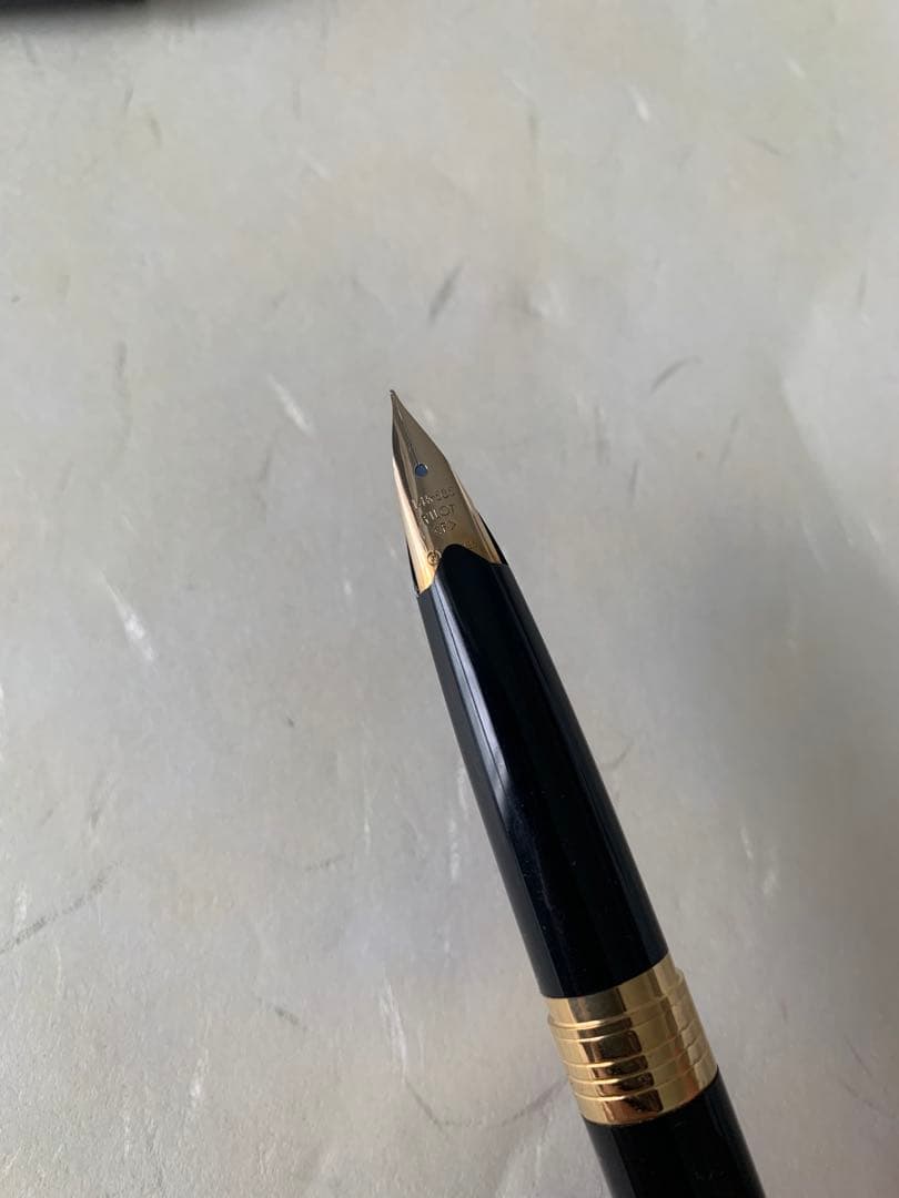 Discontinued Pilot DP-500 black fountain pen with fine 14K nib in unused condition